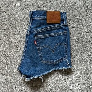 Levi’s Shorts - Size 25
